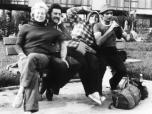 (6/27): Bóbr - rozgrzewka na skwerku w Żaganiu.<br>1985-05