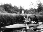 (13/27): Krutynia - dziewczyny doskonale radziły sobie na wodzie.<br>1985-07