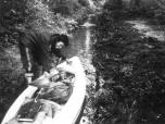 (17/22): Mazury - nieudany atak kanalikiem na jezioro Brzozolasek.<br>1990-08