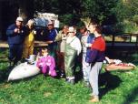 (18/18): Głomia - fotka uczestników spływu.<br>1996-10