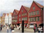 (68/122): Bryggen - 61 drewnianych domków kupców hanzeatyckich wpisanych na listę UNESCO.<br>2005-08-18