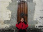 (115/122): Dalekyrkje - Boczny portal wskazuje, że dawniej ludzie nie byli wielcy.<br>2005-08-20