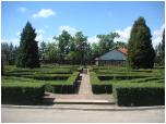 (23/107): Ładnie utrzymane ogrody zamkowe.<br>2008-07-28