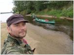 (7/88): Za Nieszawą załoga burłaczy, kapitan fotografuje.<br>2008-09-13