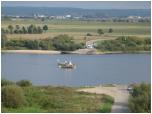 (52/88): Gniew - jeden z wielu czynnych na Wiśle promów llinowych.<br>2008-09-17