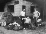 (1/105): Głuszynek 1986 - Przed pierwszym Regionalnym Spływem Kajakowym rzeką Zgłowiączką czteroosobowa grupka śmiałków dokonała opływu rzeki.