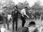 (12/105): Głuszynek 1988 - Podczas pierwszych spływów popularnym sprzętem były kajaki składane.