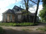 (63/105): Kazanie 2009 - Można też pójść do popadającego w ruinę dworku.