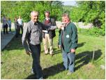(18/73): Otwarcie sezonu WKW - Prezes z okazji 50-lecia pływania otrzymał okolicznościowe prezenty<br>2011-05-07