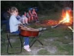 (80/109): Rzeka Wda - najmłodsi też się biorą za gitarę.<br>2012-07-25