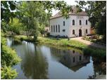 (48/71): Rzeka Pilica - dawna synagoga w Inowłodzu, obecnie sklep<br>2014-07-08
