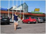 (8/83): Jeszcze ostatnie zakupy w markecie.<br>2014-07-28