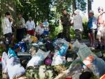 (66/81): Mazury, naszej ewakuacji przypatruje się pogranicznik<br>2015-07-17