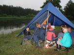 (91/111): Narew, wieczorem pod świetlicą schronili się wszyscy<br>2016-07-14