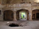 (40/80): Wnętrze kościelnych ruin<br>2016-07-24