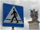 (86/106): 2019-07-27<br>Obra - wjazdu do Starego Dworku strzegą przejście dla pieszych i figura maryjna