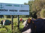(1/26): Nabrzeże w słowackich Ladmovcach, pierwszy biwak i start spływu