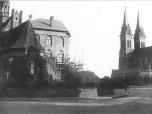 (18/48): Kościółek św. Witalisa i Seminarium Duchowne<br>fot. n.n., przed 1899 r.<br>Widok kościoła św. Witalisa i Seminarium z narożnika ulic Cyganki i Brzeskiej. Na fotografii utrwalone prace budowlane przy nowym (północnym skrzydle Seminarium). W tle bazylika katedralna.