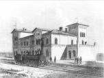 (43/48): Dworzec we Włocławku<br>rys. i ryt. Julian Cegliński, 1863 r.<br>Widok dworca od pd. Budynek wzniesiony w 1862 r., zburzony w 1972 r.