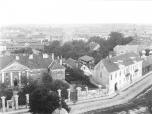 (14/22): Widok ogólny<br>fot. B. Sztejner przed 1898 r. <br>Widok ogólny miasta w kierunku wschodnim, wykonany z wieży bazyliki katedralnej. Na pierwszym planie widoczny gmach kolegium wikariuszy (wzniesiony 1732-1737), po prawej stronie cerkiew prawosławna (powstała w latach 1850-1860) na ulicy Przejazd (ob. Pl. Kopernika).