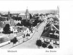 (18/22): Włocławek Ulica Brzeska<br>fot. n.n., 1905-1914 <br>Widok ulicy Brzeskiej. Na pierwszym planie widoczny klasztor O.O. Franciszkanów-Reformatów i Hotel Polski na Nowym Rynku (ob. Pl. Wolności) W głębi widoczne: kościół ewangelicki i wieże bazyliki katedralnej. Panorama zamknięta Wisłą i wzgórzami w Szpetalu Dln. Fotografia wykonana z cerkwi prawosławnej na Nowym Rynku.