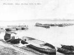 (5/12): Włocławek. Widok otwartego mostu na Wiśle<br>fot. n.n. przed 1913 r. <br>Widok mostu łyżwowego, otwartego w celu przepuszczenia przepływającego statku. Fotografia wykonana z brzegu Wisły we Włocławku w kierunku północno-zachodnim.