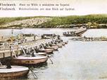 (6/12): Włocławek. Most na Wiśle z widokiem na Szpetal Dln. Wlozlawek. Weichselbrücke mit dem Blick auf späthal<br>fot. n.n. przed 1914 r. <br>Widok mostu pontonowego, otwartego w celu przepuszczenia holownika z barką i tratwy. W tle panorama Szpetala Dln.