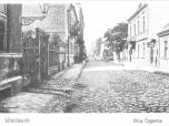(2/13): Włocławek ulica Cyganka<br>fot. n.n., XIX/XX w. <br>Widok od ulicy Kowalskiej w kierunku kościoła św. Witalisa, widocznego w tle.