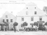 (8/13): Włocławek. Stare kamienice ze szczytami barokowymi z XVIII w.<br>fot. B. Sztejner przed 1913.<br>Widok fasad kamienic barokowych na Starym Rynku (nr 14, 15), obecnie Muzeum Historii Włocławka.